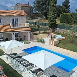 Emilia Villa